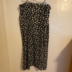 SHEIN Ditsy Floral Print Split Thigh Skirt